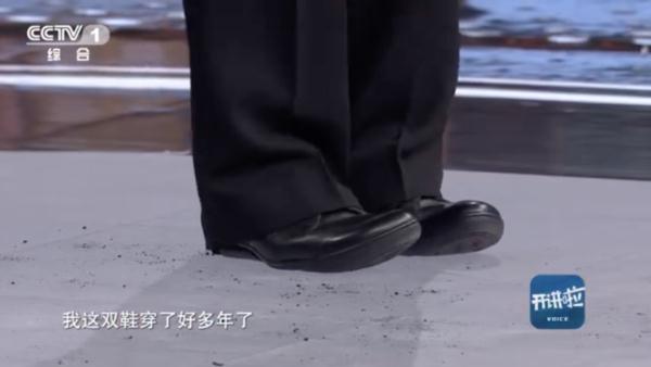 她自嘲“出了洋相”，却迎来了阵阵掌声……