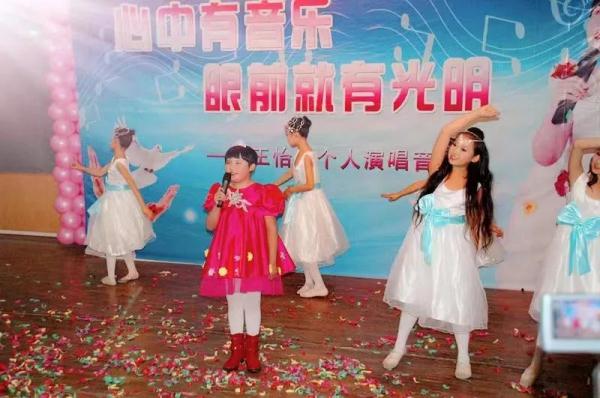 杭州女大学生一开口惊艳全网！但她刚出生时，妈妈觉得“天塌了”