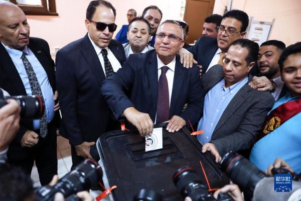 埃及总统选举投票拉开帷幕 埃及总统选举投票拉开帷幕