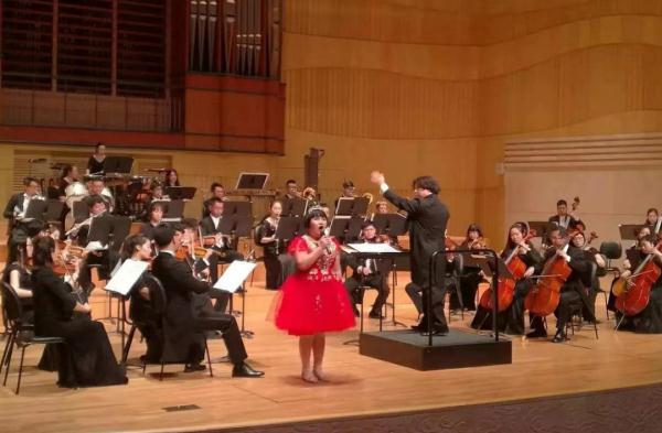 杭州女大学生一开口惊艳全网！但她刚出生时，妈妈觉得“天塌了”