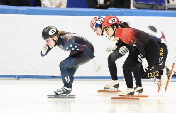 短道速滑世界杯北京站：公俐获得女子1000米铜牌