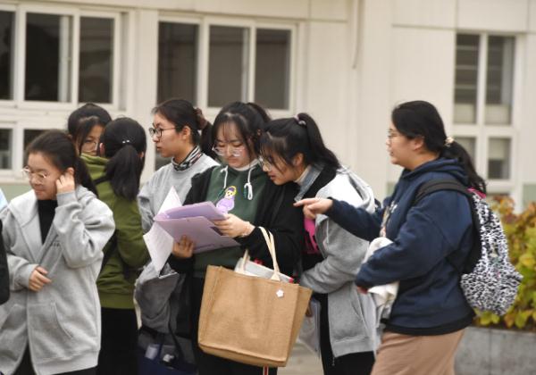江苏首场书法省统考开考 “王羲之书法大字典”成临摹考题 江苏首场书法省统考开考 “王羲之书法大字典”成临摹考题