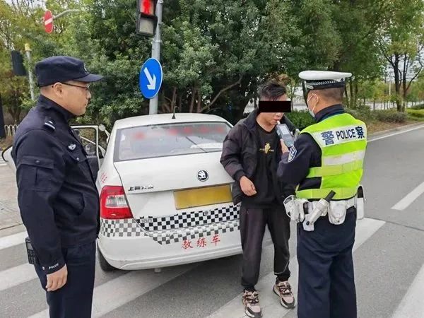 离谱！驾校教练8天被抓2次，都是因为醉驾