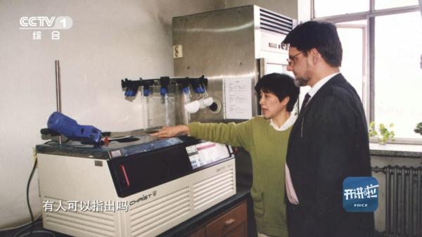 她自嘲“出了洋相”，却迎来了阵阵掌声……