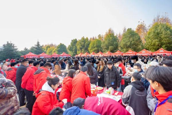 请学生免费吃“全鸡宴”，这个学科成果展示真馋人