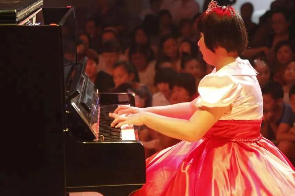 杭州女大学生一开口惊艳全网！但她刚出生时，妈妈觉得“天塌了”