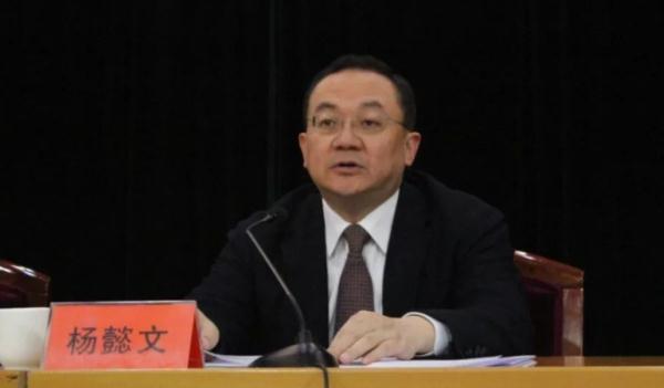 官员“全家腐”被点名,哭诉“失去做爷爷的资格” 官员“全家腐”被点名,哭诉“失去做爷爷的资格”