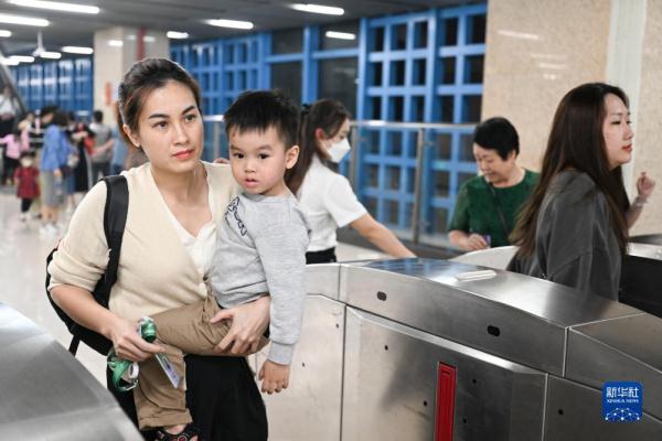 走进越南河内吉灵-河东线城市轻轨 走进越南河内吉灵-河东线城市轻轨