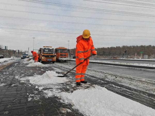 道路结冰黄色预警中!北京本周还有雪,收好这份行车“锦囊” 道路结冰黄色预警中!北京本周还有雪,收好这份行车“锦囊”