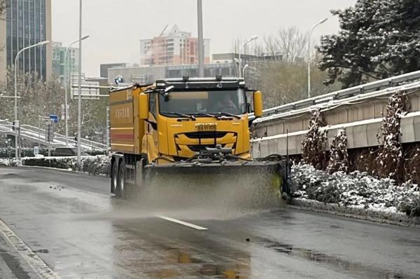 道路结冰黄色预警中!北京本周还有雪,收好这份行车“锦囊” 道路结冰黄色预警中!北京本周还有雪,收好这份行车“锦囊”