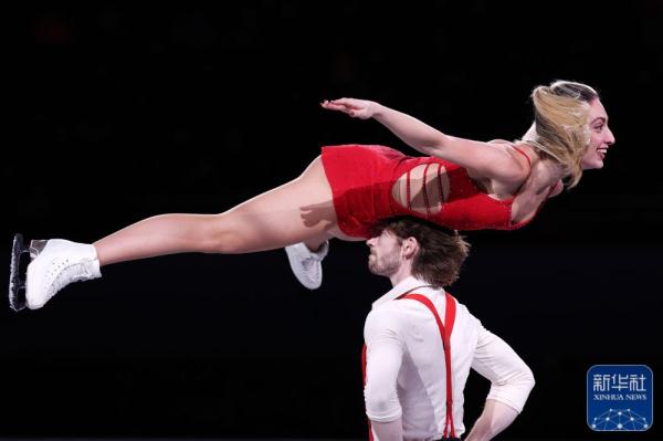 花样滑冰 | 世界大奖赛总决赛举行表演滑