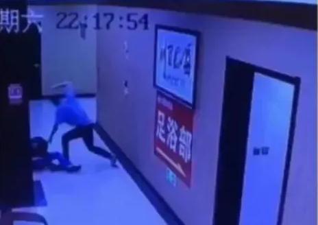 交警酒后足浴店殴打残疾服务员，9个月无结果！最新，法院判了！