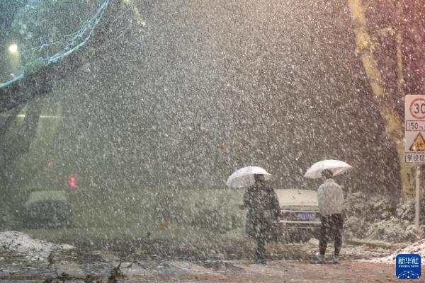 河南郑州遭遇暴雪天气 河南郑州遭遇暴雪天气