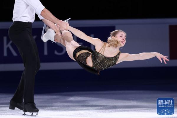 花样滑冰 | 世界大奖赛总决赛举行表演滑