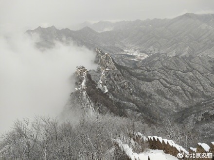 箭扣长城雪景美如水墨画