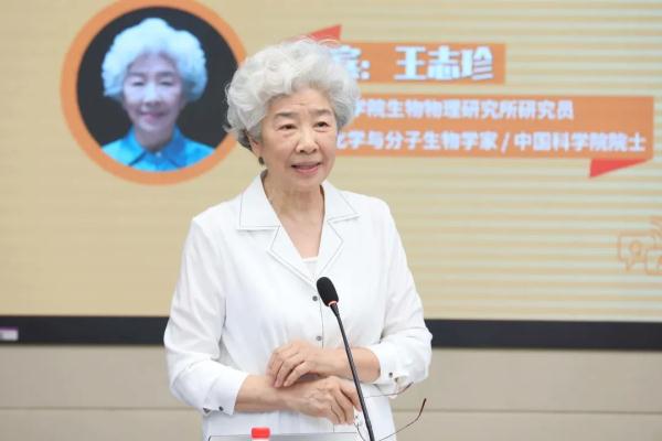 这个“洋相”，让撒贝宁哽咽到差点当场落泪……