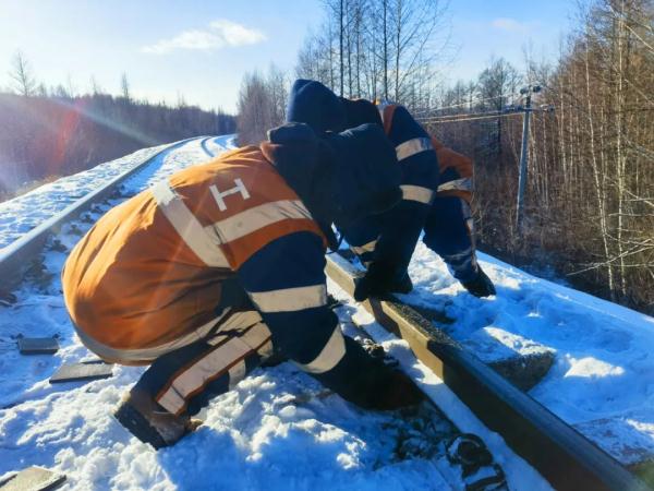 冷冷冷→他们在“中国冷极”养护铁路! 冷冷冷→他们在“中国冷极”养护铁路!