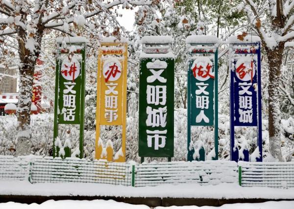 沉浸式体验河南大雪！郑州宛如童话世界、开封成了汴京……