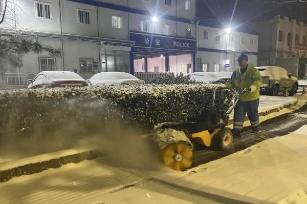 道路结冰黄色预警中!北京本周还有雪,收好这份行车“锦囊” 道路结冰黄色预警中!北京本周还有雪,收好这份行车“锦囊”