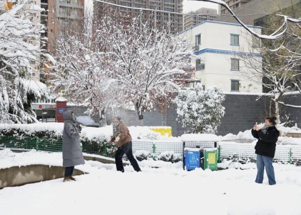 沉浸式体验河南大雪！郑州宛如童话世界、开封成了汴京……