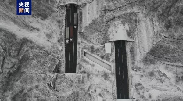 因降雪和道路结冰 山西部分高速公路封闭
