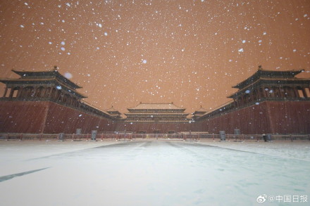 初雪下的故宫雪景