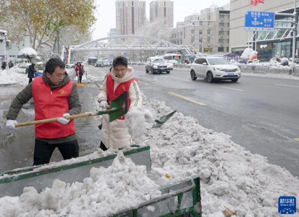 河南郑州遭遇暴雪天气 河南郑州遭遇暴雪天气