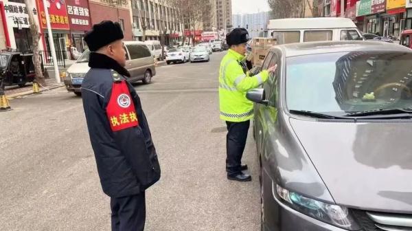 沈阳公安交警“剑指”违停乱象