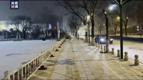 北方多地下雪!停课、错峰上下班… 北方多地下雪!停课、错峰上下班…