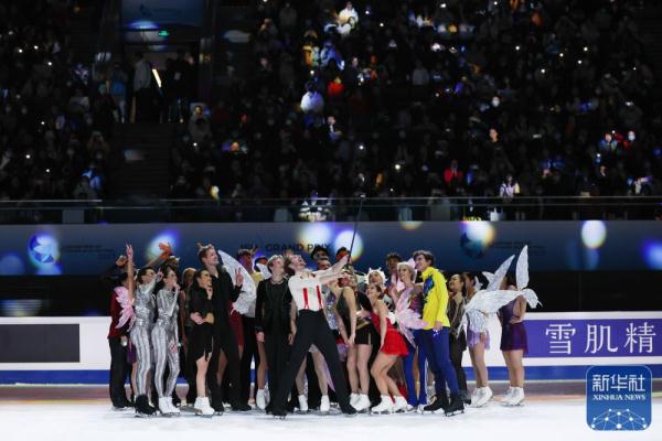 花样滑冰 | 世界大奖赛总决赛举行表演滑