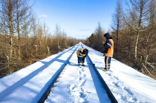 冷冷冷→他们在“中国冷极”养护铁路! 冷冷冷→他们在“中国冷极”养护铁路!