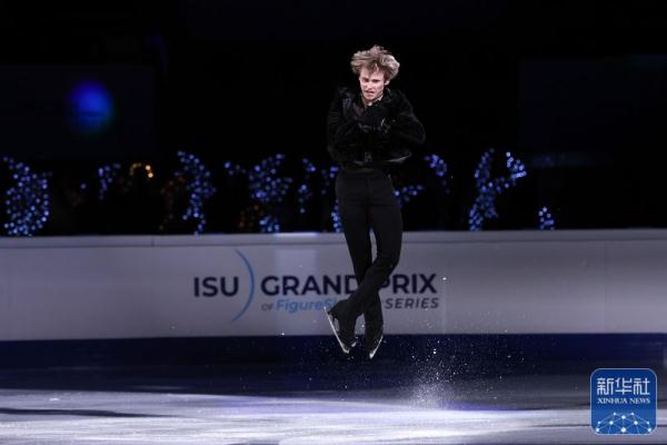 花样滑冰 | 世界大奖赛总决赛举行表演滑