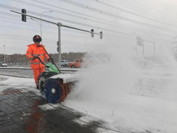 道路结冰黄色预警中!北京本周还有雪,收好这份行车“锦囊” 道路结冰黄色预警中!北京本周还有雪,收好这份行车“锦囊”