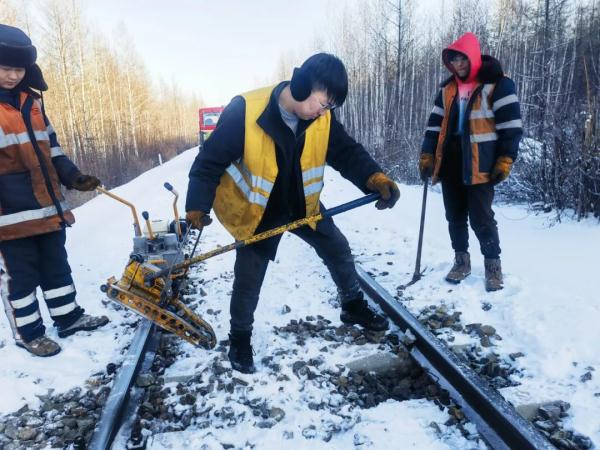 冷冷冷→他们在“中国冷极”养护铁路! 冷冷冷→他们在“中国冷极”养护铁路!