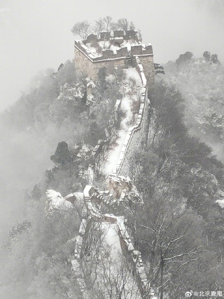 箭扣长城雪景美如水墨画