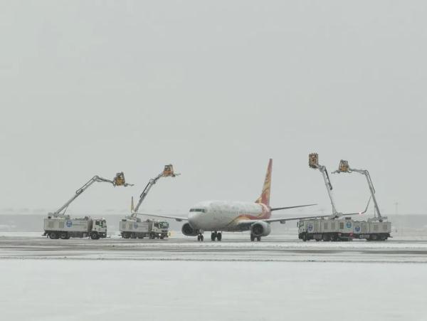 道路结冰黄色预警中!北京本周还有雪,收好这份行车“锦囊” 道路结冰黄色预警中!北京本周还有雪,收好这份行车“锦囊”