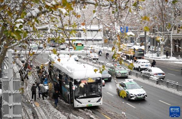 河南郑州遭遇暴雪天气 河南郑州遭遇暴雪天气