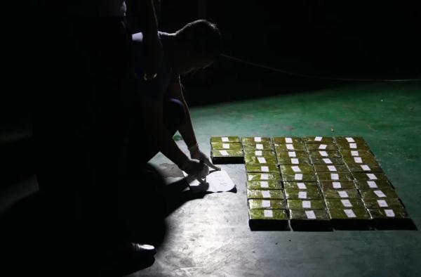 162公斤毒品、9人落网！一起直击边境缉毒现场……