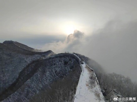 箭扣长城雪景美如水墨画