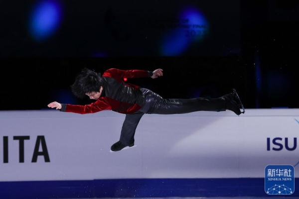 花样滑冰 | 世界大奖赛总决赛举行表演滑