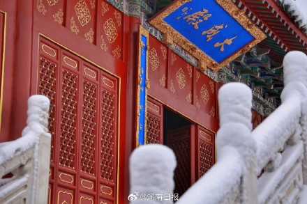 雪映红墙 雪后的郑州文庙也太美了
