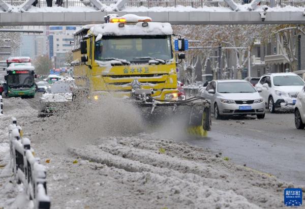 河南郑州遭遇暴雪天气 河南郑州遭遇暴雪天气