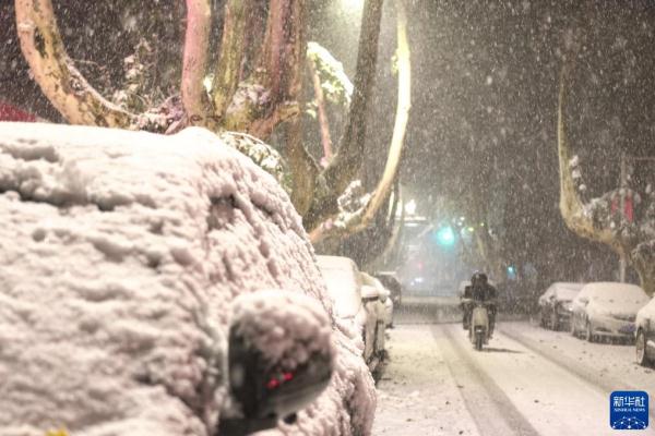 河南郑州遭遇暴雪天气 河南郑州遭遇暴雪天气