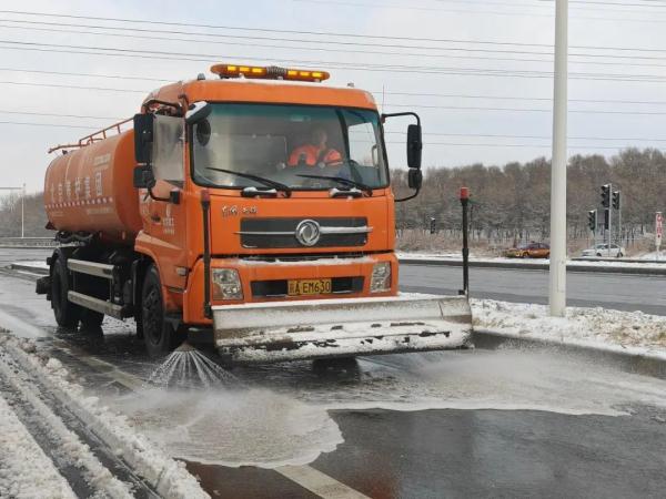 道路结冰黄色预警中!北京本周还有雪,收好这份行车“锦囊” 道路结冰黄色预警中!北京本周还有雪,收好这份行车“锦囊”