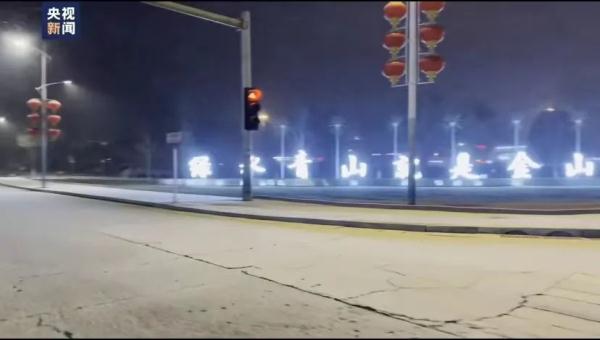 北方多地下雪!停课、错峰上下班… 北方多地下雪!停课、错峰上下班…