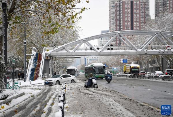 河南郑州遭遇暴雪天气 河南郑州遭遇暴雪天气