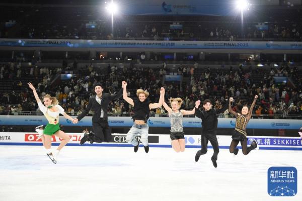 花样滑冰 | 世界大奖赛总决赛举行表演滑