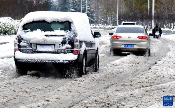 河南郑州遭遇暴雪天气 河南郑州遭遇暴雪天气