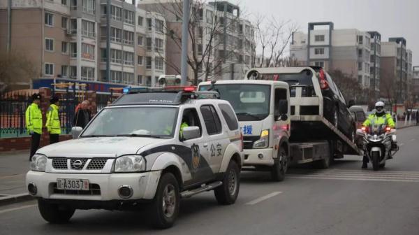 沈阳公安交警“剑指”违停乱象