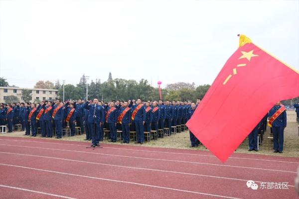 暖!新兵的“毕业典礼”,父母现场见证 暖!新兵的“毕业典礼”,父母现场见证